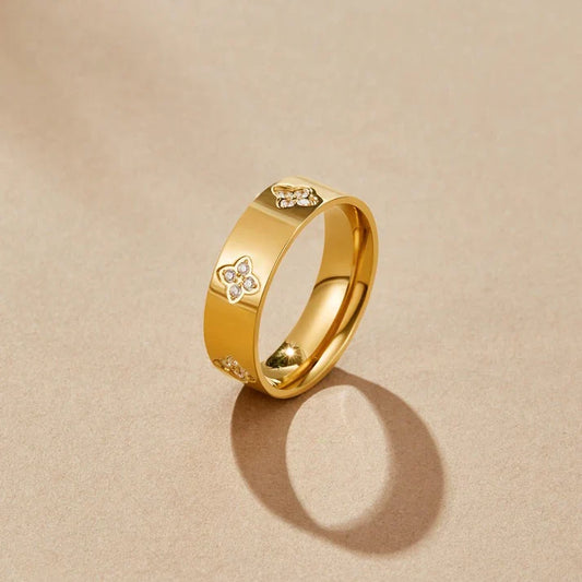Clover Band Ring with Gold and Crystal